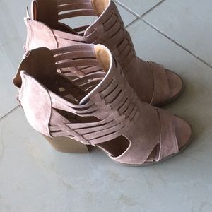 Light pink open toe booties!